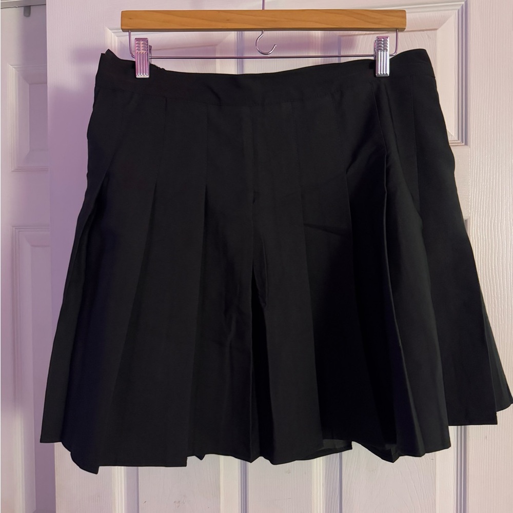 Chic Black Pleated Skirt